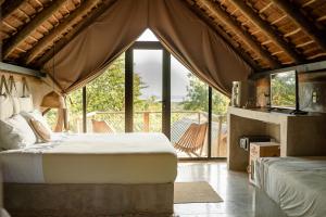 Postelja oz. postelje v sobi nastanitve Tava Glamping Cerro