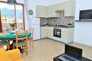 Kuchyňa alebo kuchynka v ubytovaní Estate4home - SOFIA FLORA