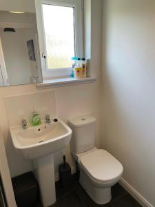 A bathroom at Gorsebank Mews