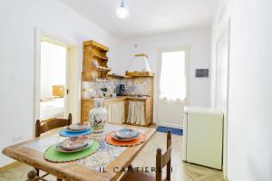 Kuchyň nebo kuchyňský kout v ubytování Il Cantiere - Casa Di Una Volta.