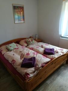 a large wooden bed in a bedroom with at Ubytování na farmě v Novohradských horách in Horní Stropnice