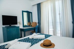 Postel nebo postele na pokoji v ubytování Knossos Hotel