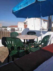 Balkon lub taras w obiekcie Charming house with mountain view in Encinasola, fireplace