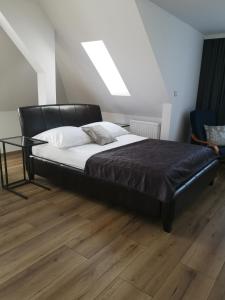 Posteľ alebo postele v izbe v ubytovaní Apartamenty Lawendowy Zakątek 7