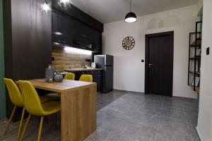 Kuchyň nebo kuchyňský kout v ubytování DK Luxury Loft
