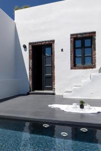 Bazen u ili blizu objekta Abyss Santorini