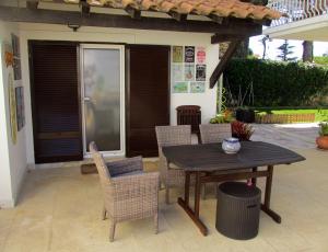Balcony o terrace sa Go PT - Private challet with swimming pool and garden
