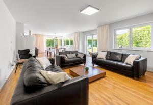 Posezení v ubytování Kaprun Biggest Chalet Helen - 5 Bedrooms, 7 Bathrooms, Air Condition