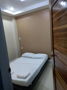 Postel nebo postele na pokoji v ubytování Sandscape Hotel