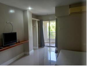 A television and/or entertainment centre at Sandscape Hotel