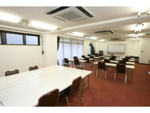 a room with tables and chairs in a classroom at Sky Heart Hotel Koiwa - Vacation STAY 49103v in Tokyo