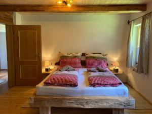 a bedroom with a bed with two pillows on it at Gletscher Chalet in Flattach
