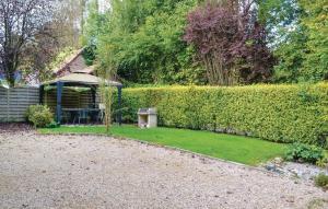 a garden with a gazebo in a yard at le tilleul in Caumont