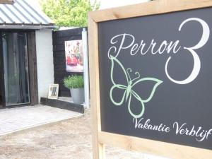 a sign for a restaurant with a butterfly painted on it at Vakantieverblijf Perron 3 in Haarle