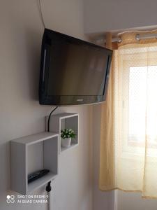 TV tai viihdekeskus majoituspaikassa CASA do BATORÉU - BUARCOS 120 MT PRAIA