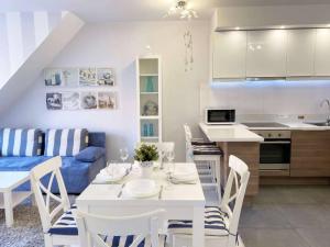 Kuchyňa alebo kuchynka v ubytovaní APARTAMENT AURA TORUŃSKA 15