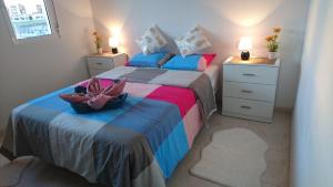 A bed or beds in a room at Apartamento del sol Még 11 kép