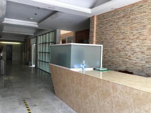 Vstupní hala nebo recepce v ubytování Hotel Dorado a una calle de Playa Regatas y el Malecon