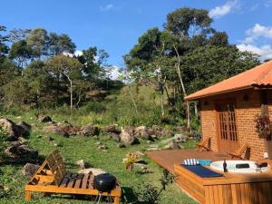 Um jardim em Cactus Chalés & Cabanas em lumiar