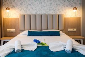 Postel nebo postele na pokoji v ubytování VERANO LUXURY STUDIOS