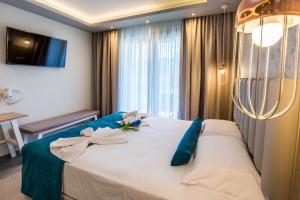 Postel nebo postele na pokoji v ubytování VERANO LUXURY STUDIOS