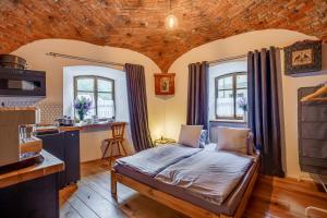 Postel nebo postele na pokoji v ubytování Apartments No 126 Loket