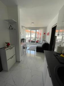 Una cocina o cocineta en Lake View Tašić 1