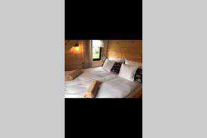 Łóżko lub łóżka w pokoju w obiekcie Bystry domek w Beskidach przy szlaku na Babią Górę