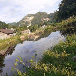 a view of a river with mountains in the background at Retreat Holiday in Cozy Traditional House in Tarina