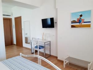 TV a/nebo společenská místnost v ubytování Kleade B&B