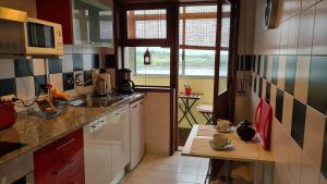 Dapur atau dapur kecil di Apartamento vista Douro e Mar