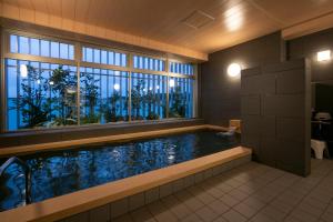 Bazén v ubytování Glocal Hotel Itoshima nebo v jeho okolí