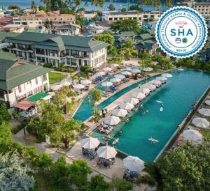 widok z powietrza na basen w ośrodku shka w obiekcie PP Princess Resort- SHA Extra Plus w Ko Phi Phi