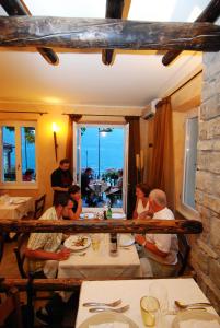 Albergo Ristorante Montebaldo italokat is kínál