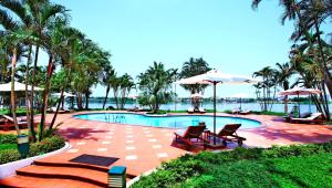 Hồ bơi trong/gần Century Riverside Hotel Hue