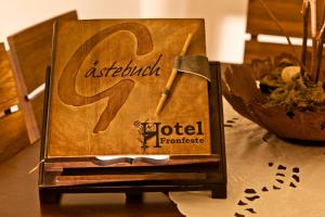 Certifikát, hodnocení, plakát nebo jiný dokument vystavený v ubytování Knast-Hotel Fronfeste