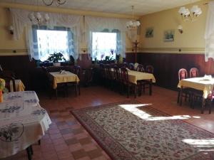 Restoran või mõni muu söögikoht majutusasutuses Hotel Fran