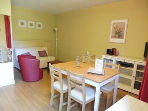 a room with a table and chairs and a bedroom at Auberge De Launay in Limeray