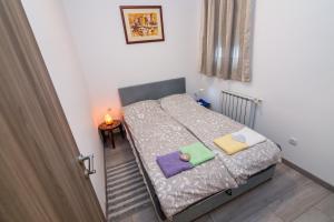 Posteľ alebo postele v izbe v ubytovaní APARTMENT NEVERA