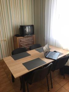 TV a/nebo společenská místnost v ubytování Apartment on Grushevskogo