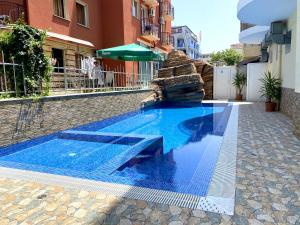 Bazén v ubytování Hotel Opal nebo v jeho okolí