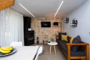 Μια τηλεόραση ή/και κέντρο ψυχαγωγίας στο Mini Bella Gonia