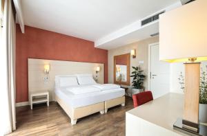 A bed or beds in a room at H2O ROOMS