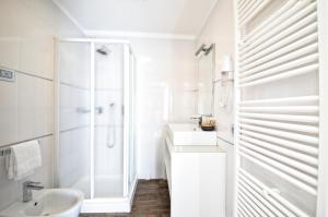 A bathroom at H2O ROOMS