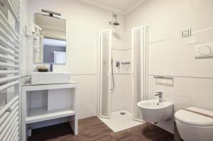 A bathroom at H2O ROOMS