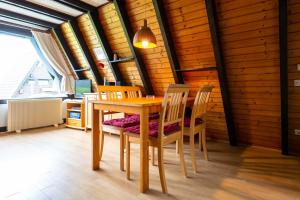 Posezení v ubytování Ferienwohnpark Immenstaad am Bodensee Nurdachhaus Typ 7 ND 46