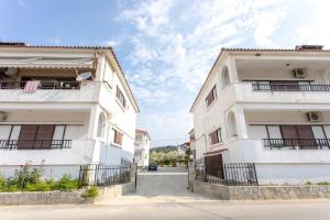 Gallery image of George's Apartments in Skala Fourkas