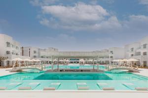 The swimming pool at or close to Tanoak Resort