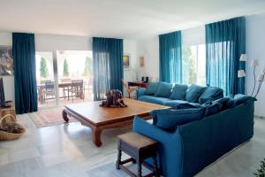 Posedenie v ubytovaní La Ciruela - Villa paisible jardin de 5000m2 piscine chauffée et vue sur mer