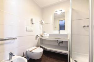 A bathroom at H2O ROOMS